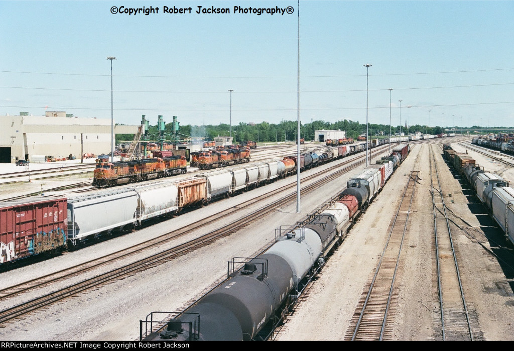 "Galesbridge" view of BNSF yard